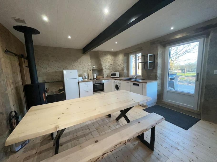 Loue Ancien Moulin A Vent Avec Piscine Et Jacuzzi Villa Neuvy-Bouin Luaran gambar