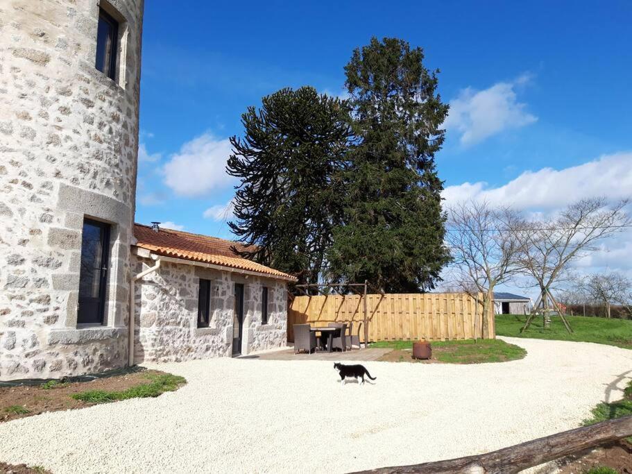 Loue Ancien Moulin A Vent Avec Piscine Et Jacuzzi Villa Neuvy-Bouin Luaran gambar
